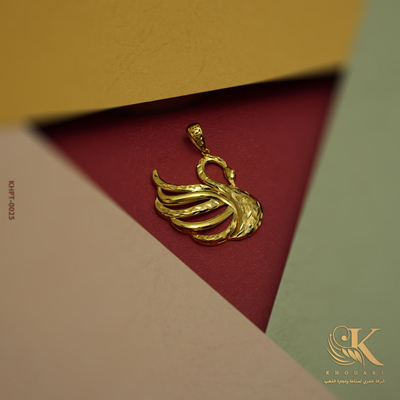 قلادة ذهبية - لواحة