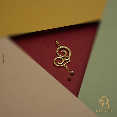 قلادة ذهبية - لواحة