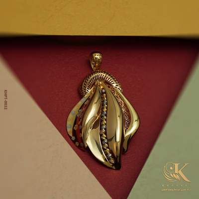 قلادة ذهبية - لواحة