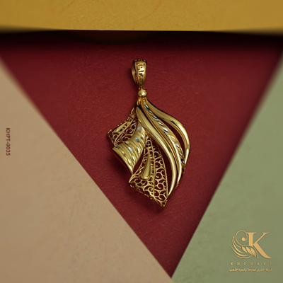 قلادة ذهبية - لواحة